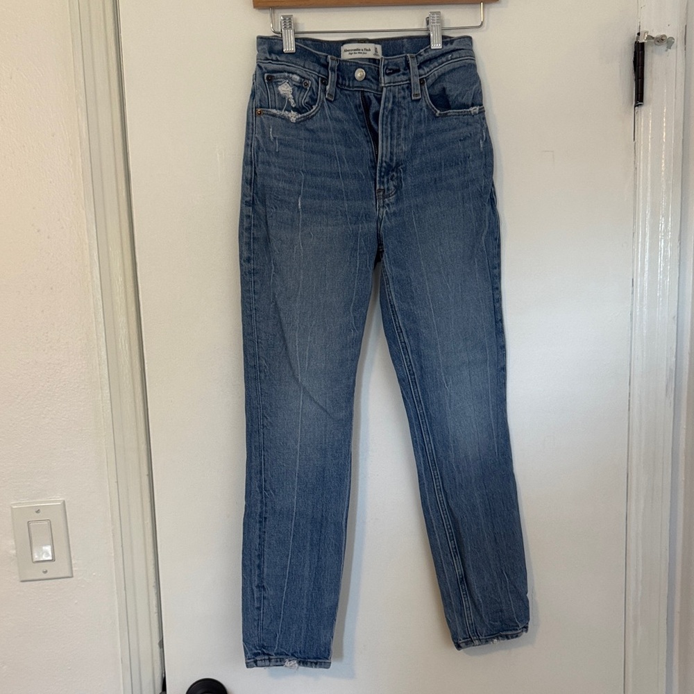 Abercrombie high rise mom Jean